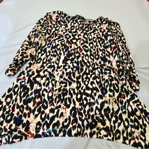 Chelsea & Theodore shark hem size L top. Black/white with splashes of color - Picture 2 of 3